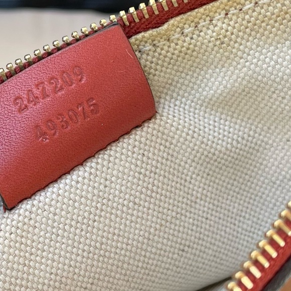 Gucci Zippy Pouch Wristlet w/Chunky Chain - Picture 6 of 13